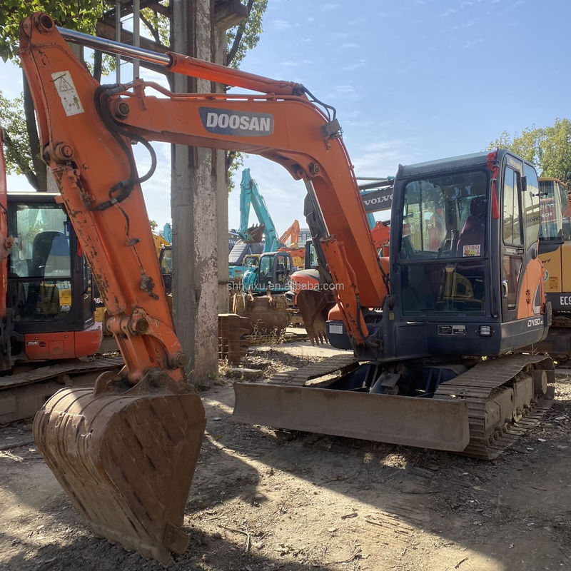 Doosan hot sale Shanghai wholesale second hand excavator doosan dx60 DX60-5B DX60-9C DX60R/used doosan dx60-9c excavator