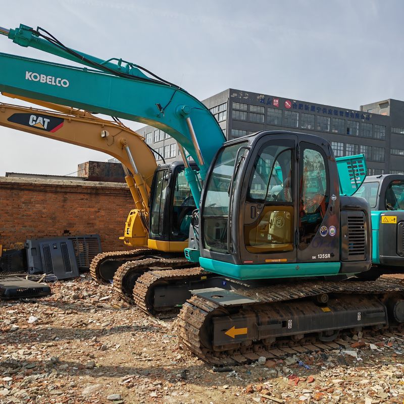 low working hours second hand crawler excavator kobelco 135/original color used kobelco 135 on sale