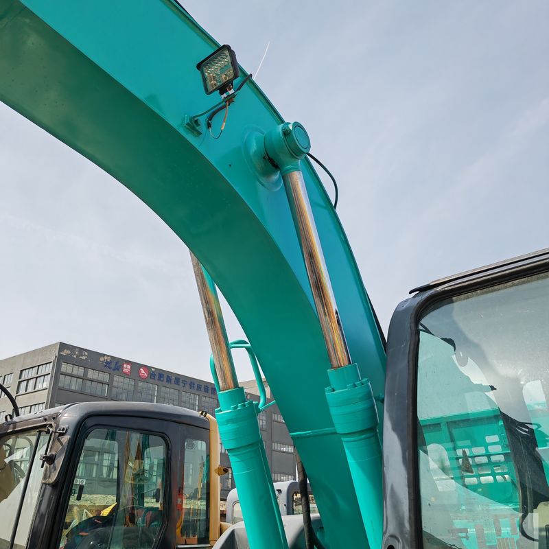 low working hours second hand crawler excavator kobelco 135/original color used kobelco 135 on sale