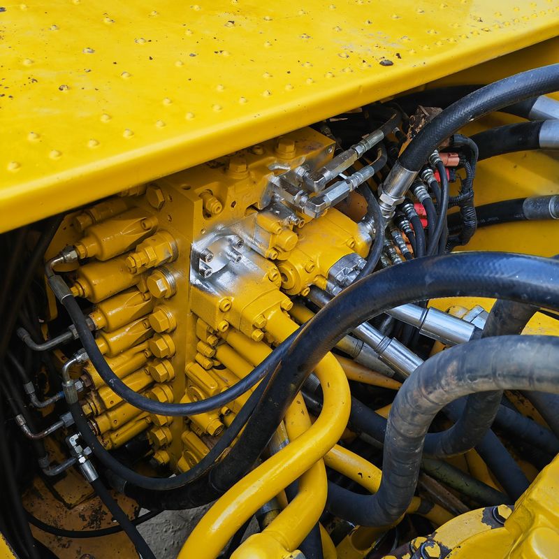 Used crawler excavators  40/20 ton/ Komatsu PC400 PC200 PC30 PC40/secondhand used road construction equipment Mining equipment