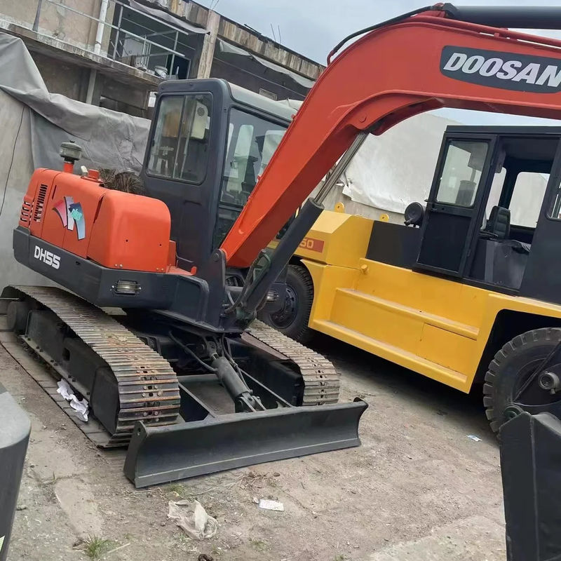 original second-hand Doushan DH55 excavator is in good condition strong and simple maintenance