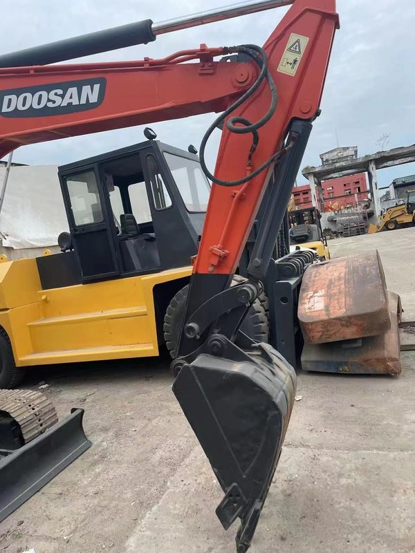 original second-hand Doushan DH55 excavator is in good condition strong and simple maintenance