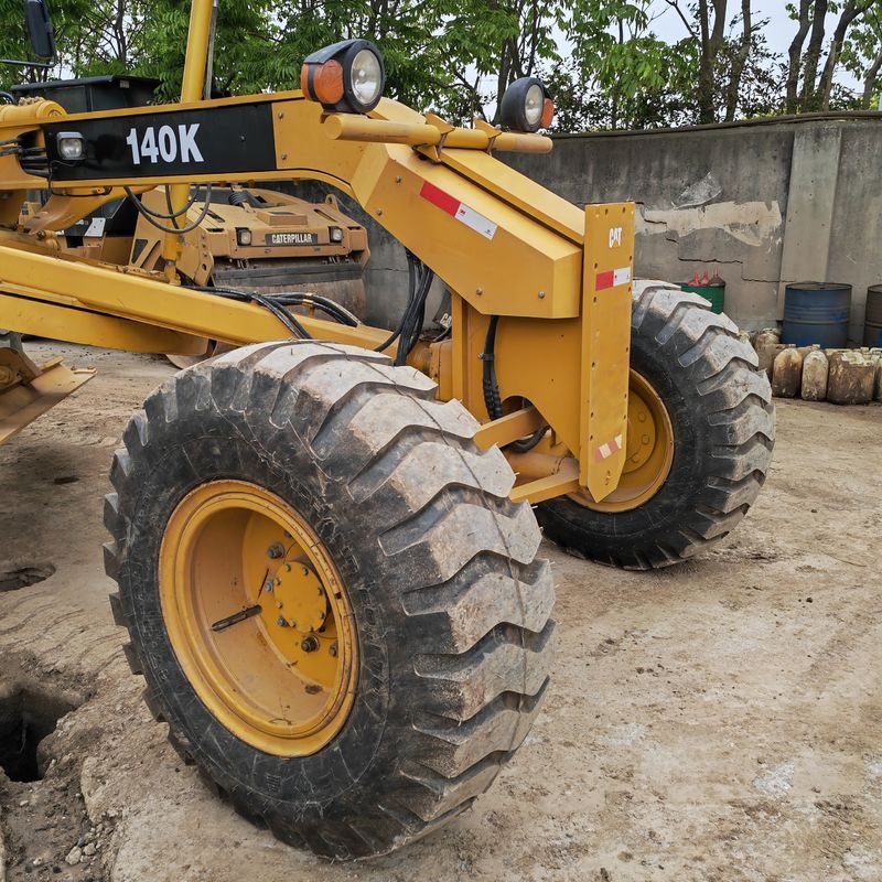 Used excavator land leveller Caterpillar CAT140K roader machine secondhand japan tractor engine  in good condition